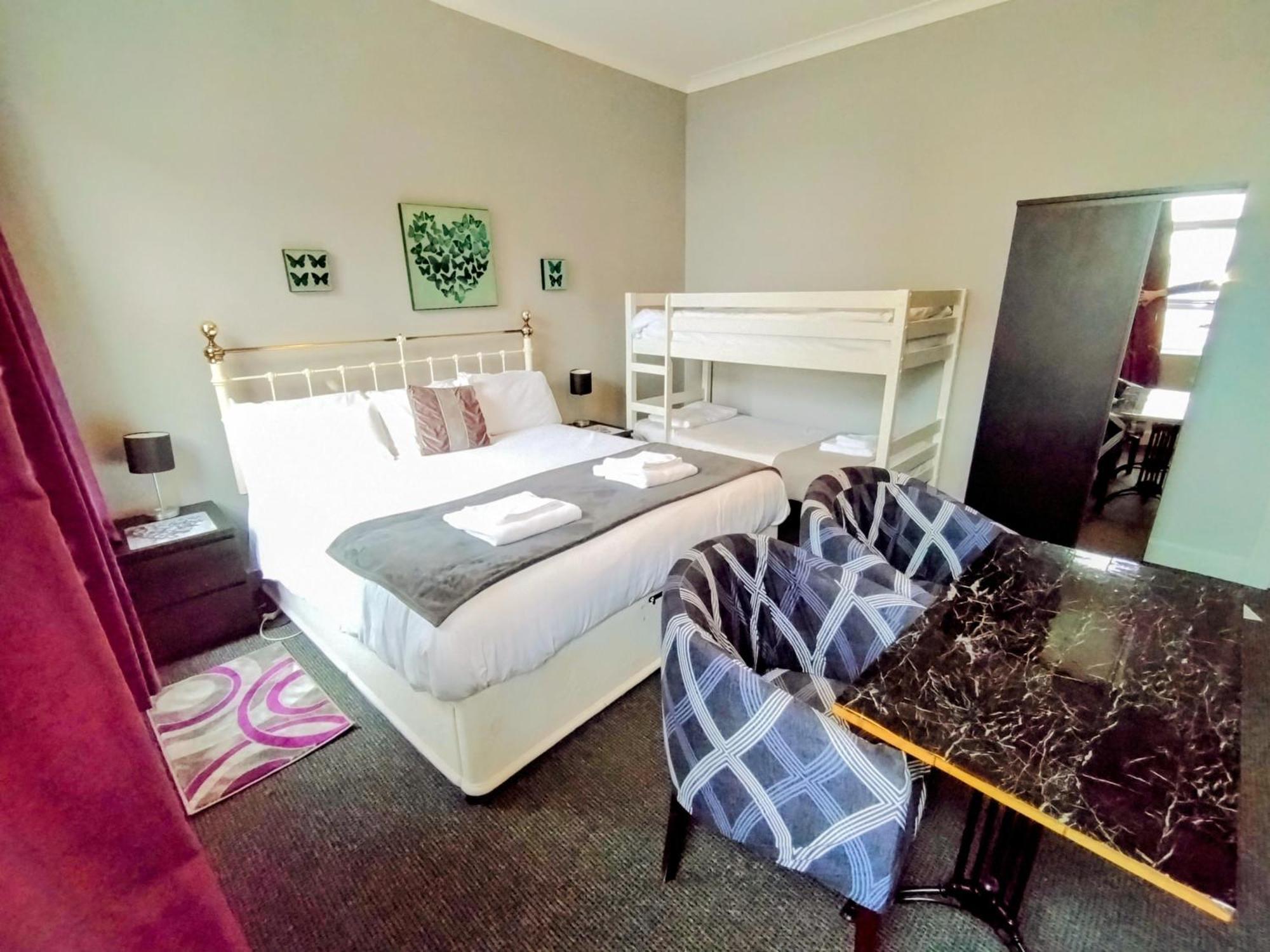 Hotel Oyo Gin House 3*
