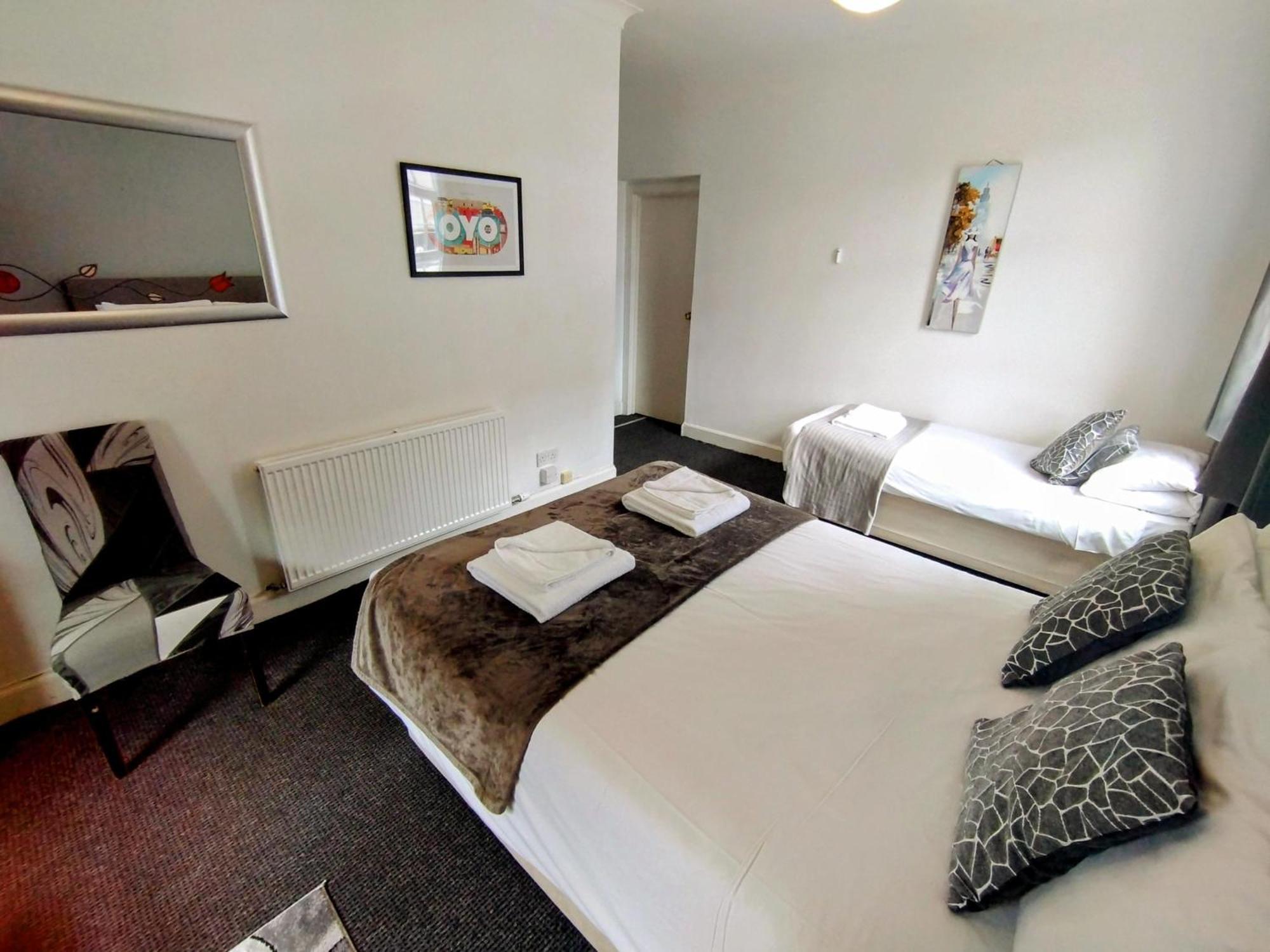 Oyo Gin House 3* Greenock