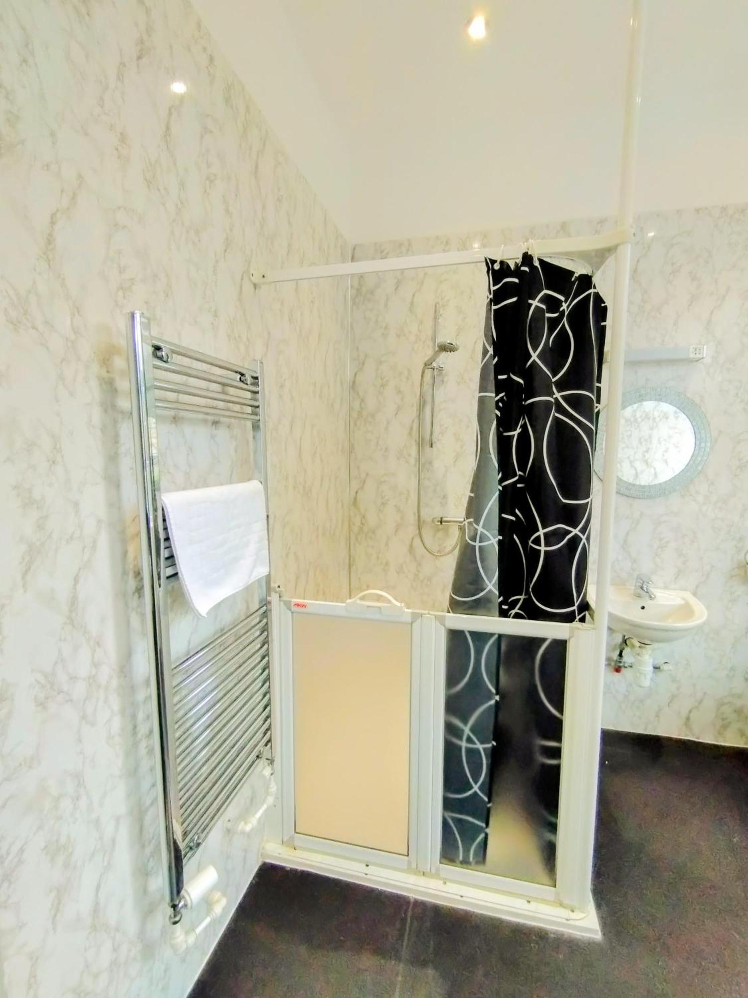 Hotel Oyo Gin House Greenock