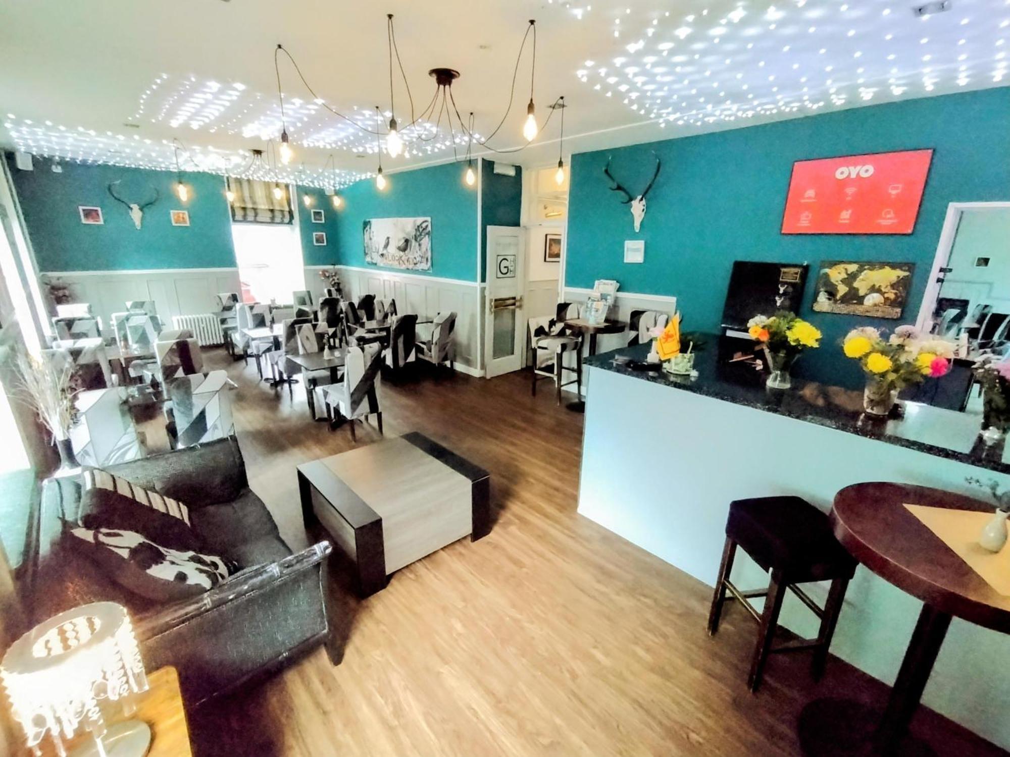 Oyo Gin House Hotel