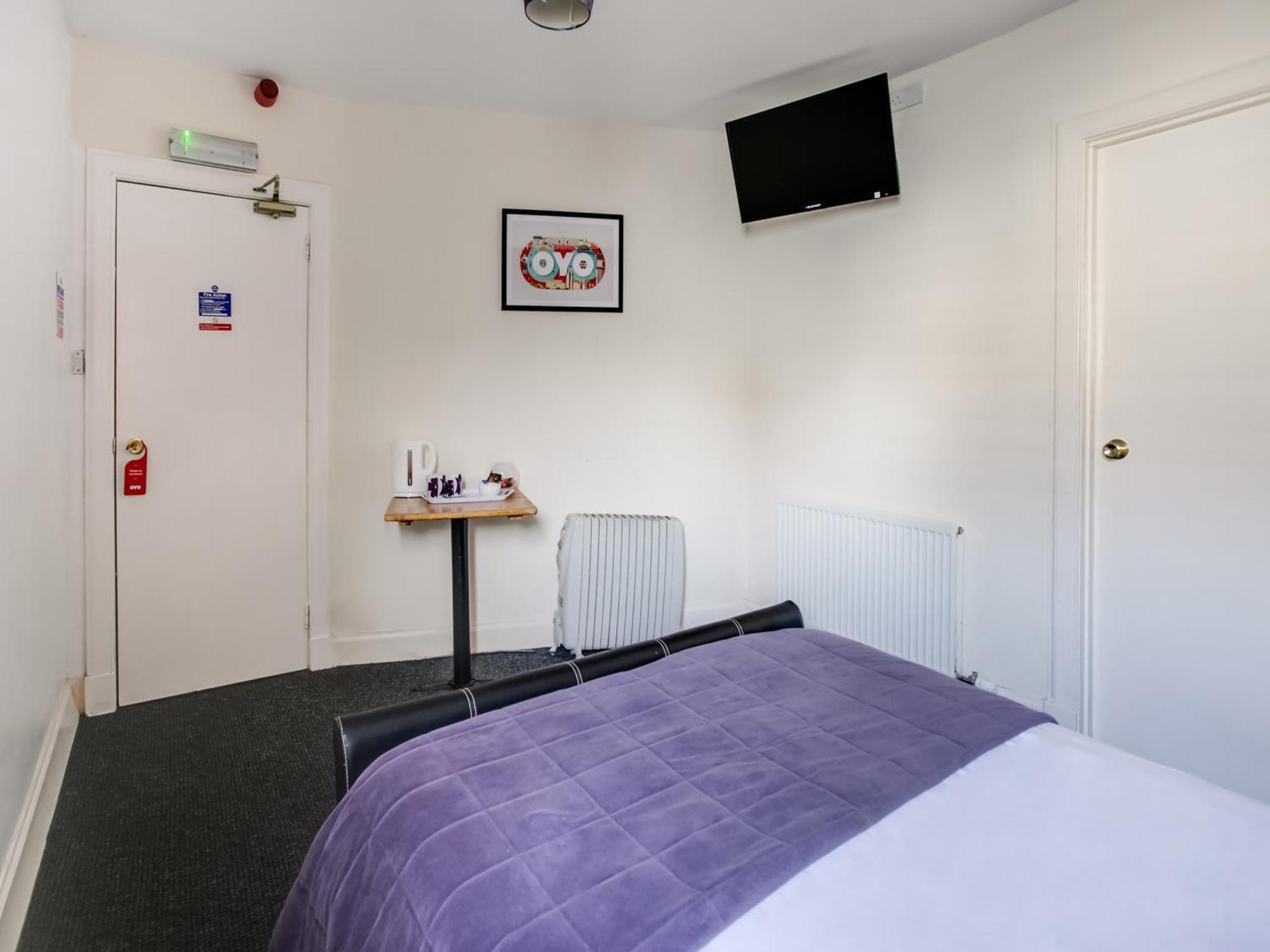 Oyo Gin House 3* Greenock